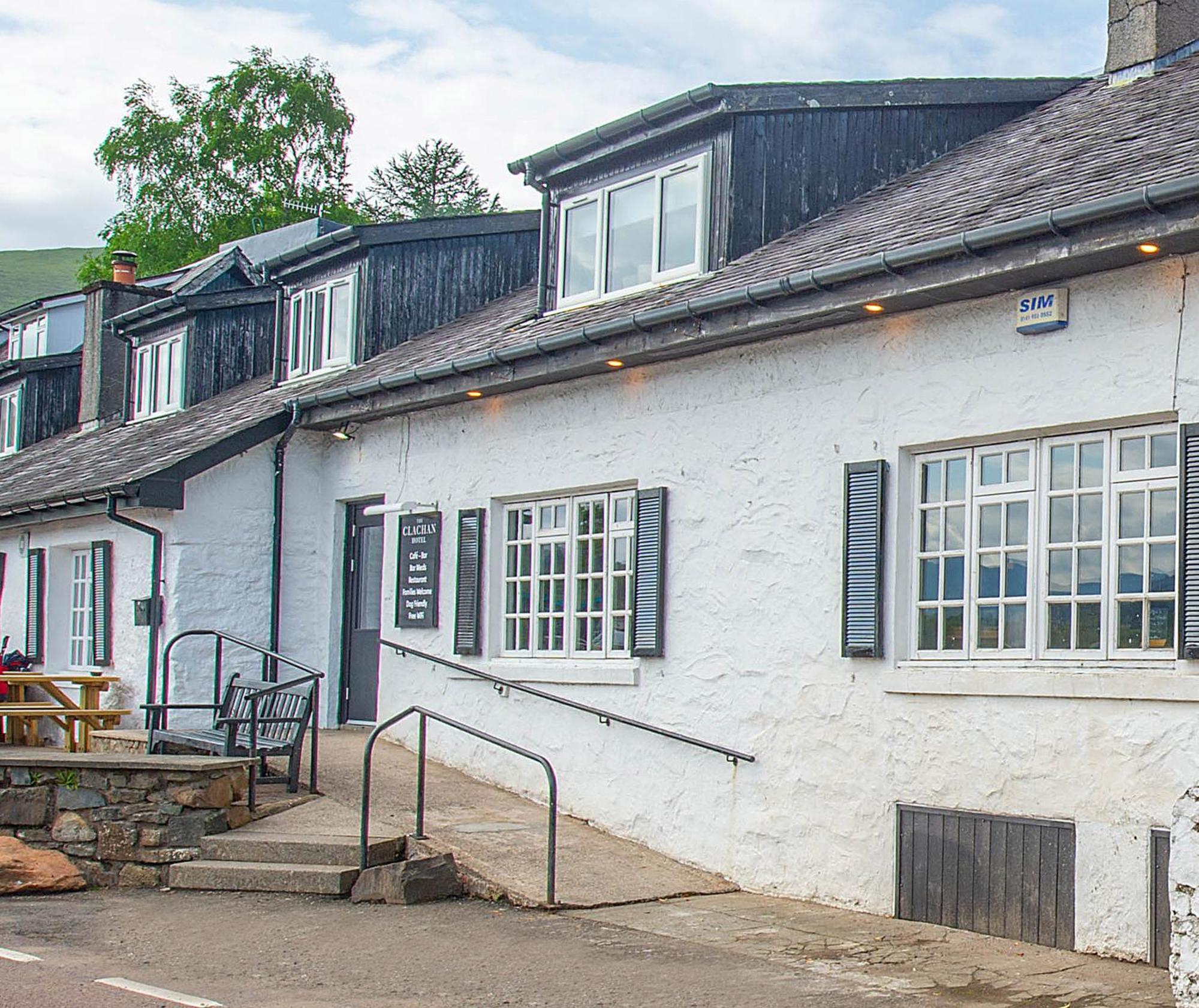 The Clachan Hotel, Lochearnhead Exterior photo