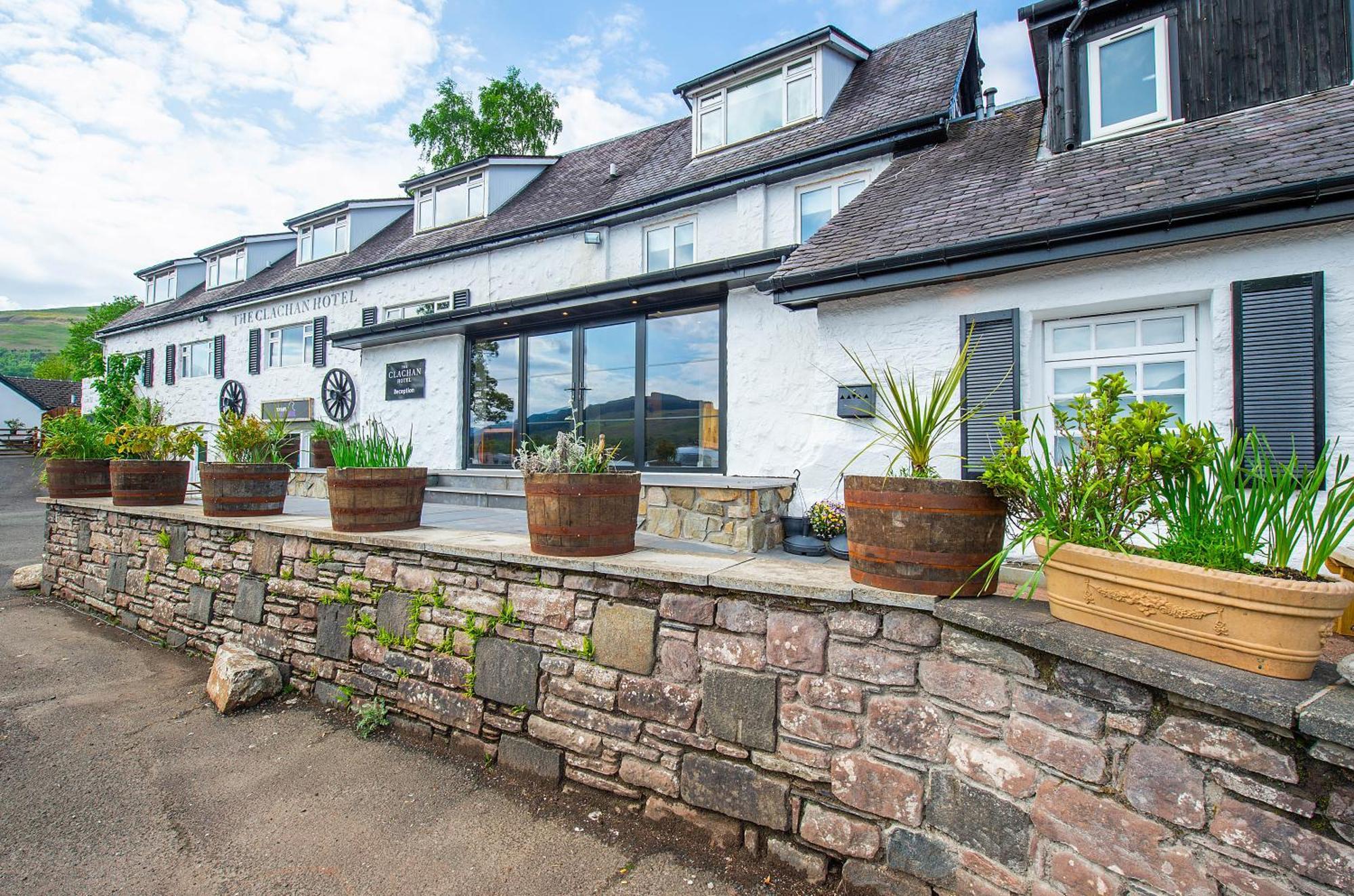 The Clachan Hotel, Lochearnhead Exterior photo